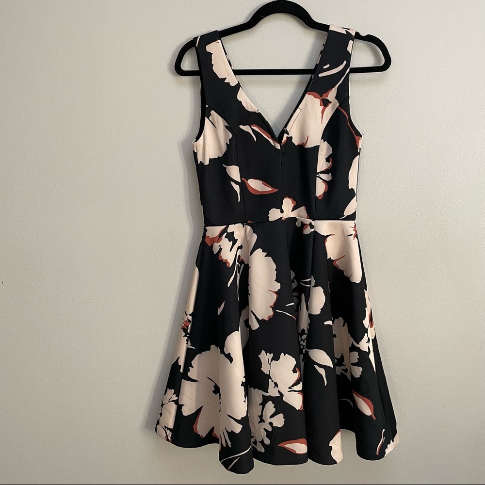 Anthropologie Amora dress Maeve scuba material large floral fit and flare size 6 - Picture 3 of 10